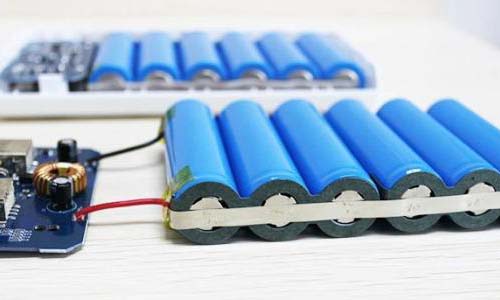 <b>山特UPS電源能用磷酸鐵鋰電池UPS嗎？</b>